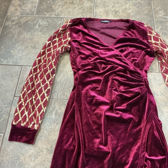 💎2/$18💎 Elegant Velvet Burgundy Dress with Gold Accents - Picture 2 of 3